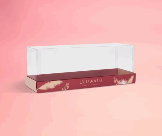 Boîte cake transparente personnalisée mettant en valeur un gâteau avec élégance et protection.