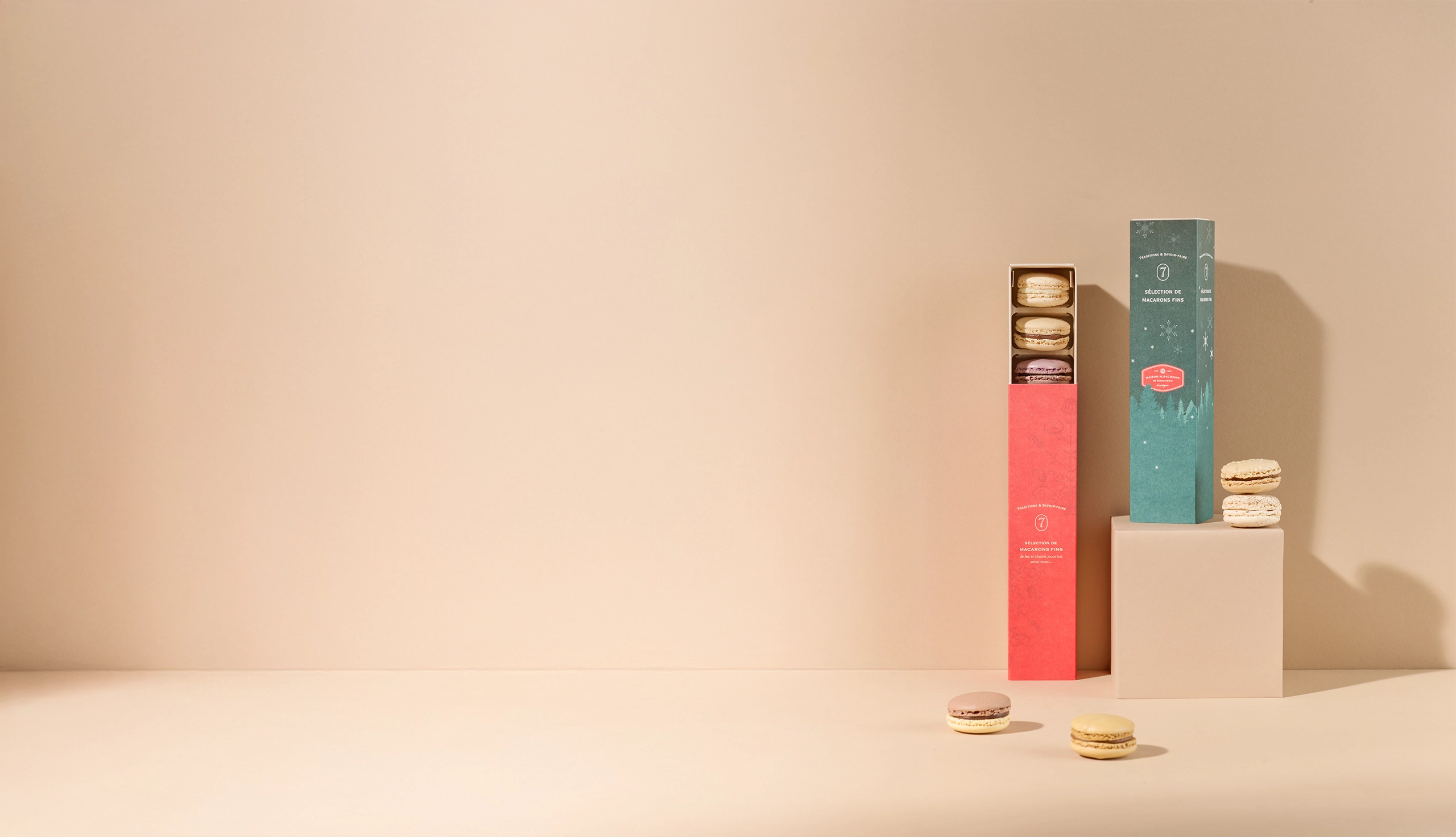 Emballage personnalisé pour macarons, boîtes compartimentées et coffrets élégants pour sublimer vos assortiments de macarons.