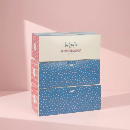 Boîte à bûche personnalisée, design élégant et protection optimale pour gâteau"