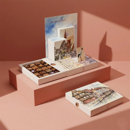 Boîte pop-up personnalisée élégante dévoilant des chocolats et douceurs avec originalité.