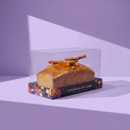 Boîte cake transparente personnalisée mettant en valeur un gâteau avec élégance et protection.