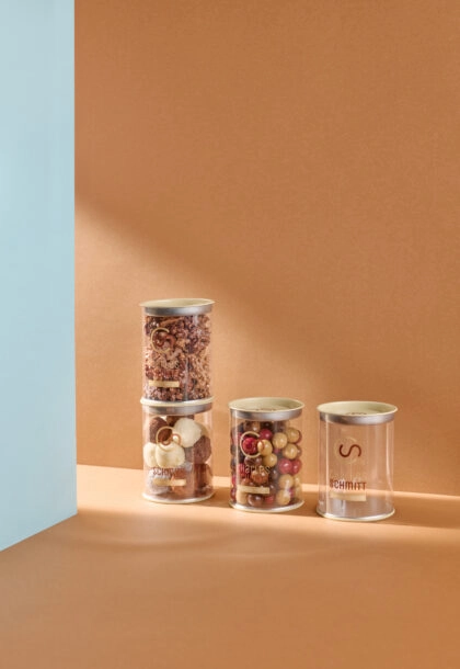 Tubes transparents personnalisés pour chocolats et autres créations sucrées, présentation élégante idéale pour artisans chocolatiers et confiseurs.