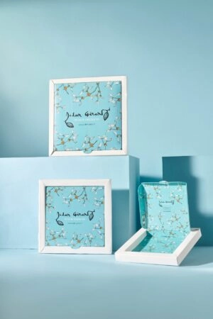 Boîte trottoir personnalisée en carton souple, élégante et légère, idéale pour sublimer et protéger vos chocolats tout en valorisant l’identité de votre marque.