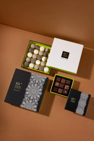 Boîte écrin personnalisée pour chocolats, un emballage élégant et sur-mesure qui valorise vos créations.