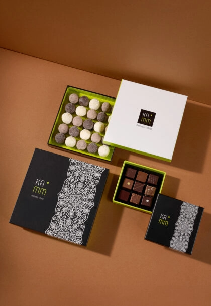 Boîte écrin personnalisée pour chocolats, un emballage élégant et sur-mesure qui valorise vos créations.