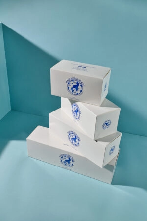 Boîte à bûche personnalisée, design élégant et protection optimale pour gâteau"