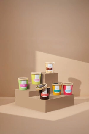 Pot à glace personnalisé. Idéal pour présenter vos glaces avec style et aux couleurs de votre marque.