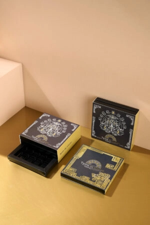Boîte trottoir personnalisée en carton souple, élégante et légère, idéale pour sublimer et protéger vos chocolats tout en valorisant l’identité de votre marque.