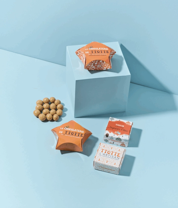 Mini-boîtes personnalisées pour chocolats et douceurs, élégantes et compactes;
