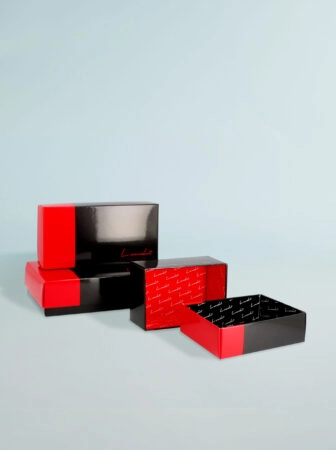 Boîte Balloboîte personnalisée pour chocolats, avec options de couleurs, finitions et logo, emballage élégant valorisant la marque.