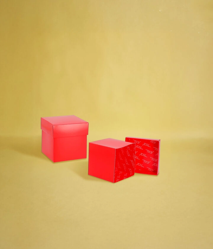 Boîte cube personnalisée pour chocolat, avec logo et design sur mesure.