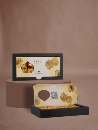 Boîte personnalisée de marrons glacés, emballage élégant pour les fêtes, disponible en plusieurs formats.