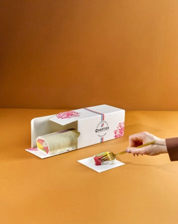 Boîte à bûche isolante personnalisée, conçue pour préserver la fraîcheur et protéger vos pâtisseries lors du transport.