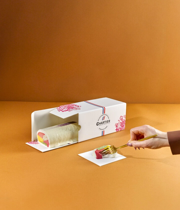 Boîte à bûche isolante personnalisée, conçue pour préserver la fraîcheur et protéger vos pâtisseries lors du transport.
