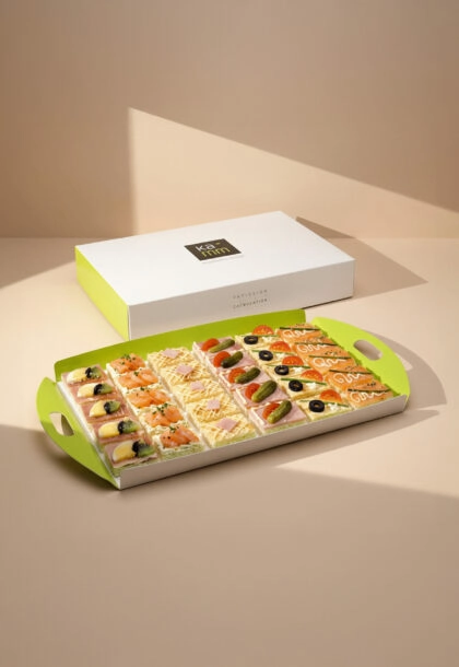 Plateau rainé personnalisable pour une présentation élégante et un emballage pâtissier à l’image de votre marque.