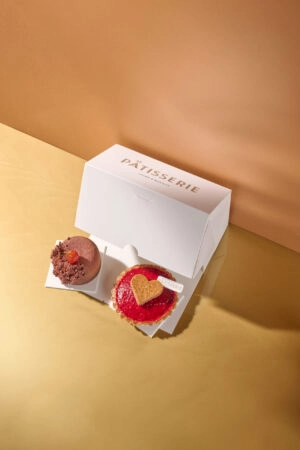 Boîte pâtissière personnalisée – emballage élégant et protecteur pour pâtisseries et desserts raffinés.