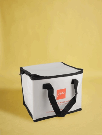 Sac isotherme personnalisé avec logo, poignée de transport et fermeture zippée – idéal pour conserver les produits frais.