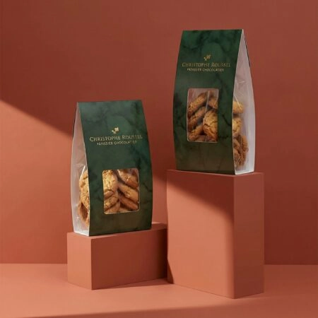 Sachet SOS personnalisé avec logo et design sur mesure, utilisé pour emballer des créations sucrées.