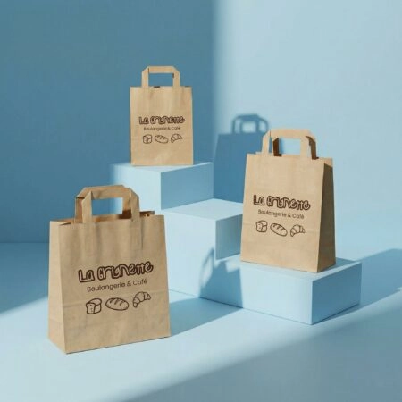Sac en papier personnalisé avec poignée plate, idéal pour emballer et transporter des produits artisanaux sucrés ou salés, avec impression de logo et design de marque.