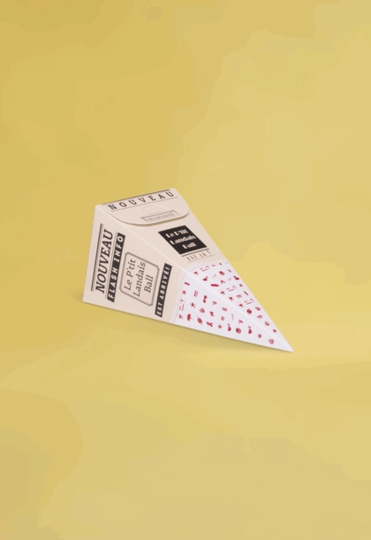 Boîte cône personnalisée, élégante et pratique, idéale pour emballer chocolats, confiseries et petites gourmandises, avec un design unique reflétant l’identité visuelle de votre marque.