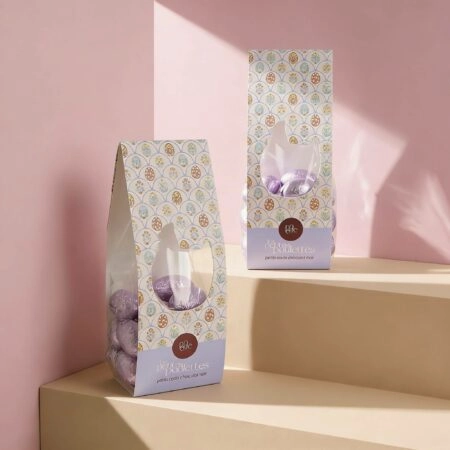 Sachet SOS personnalisé avec logo et design sur mesure, utilisé pour emballer des créations sucrées.