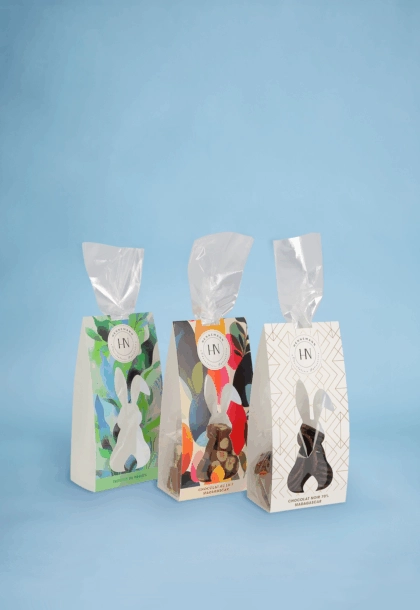 Sachet SOS personnalisé avec logo et design sur mesure, utilisé pour emballer des créations sucrées.