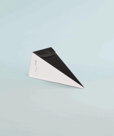 Boîte cône personnalisée, élégante et pratique, idéale pour emballer chocolats, confiseries et petites gourmandises, avec un design unique reflétant l’identité visuelle de votre marque.