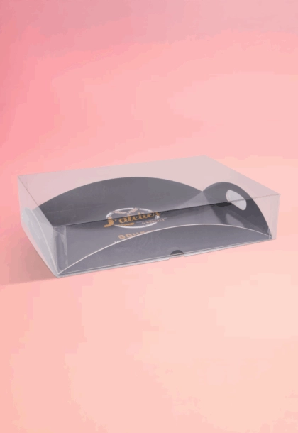 Plateau rainé personnalisable pour une présentation élégante et un emballage pâtissier à l’image de votre marque.