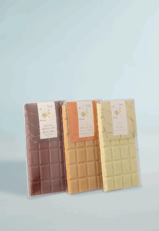 Emballage tablette transparent personnalisable pour chocolats, avec finitions haut de gamme et impressions sur mesure.