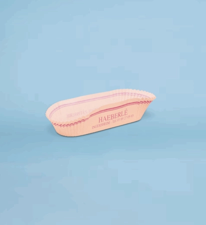 Caissette plissée personnalisée, idéale pour la présentation en vitrine de pâtisseries et gâteaux individuels, disponible en plusieurs tailles.