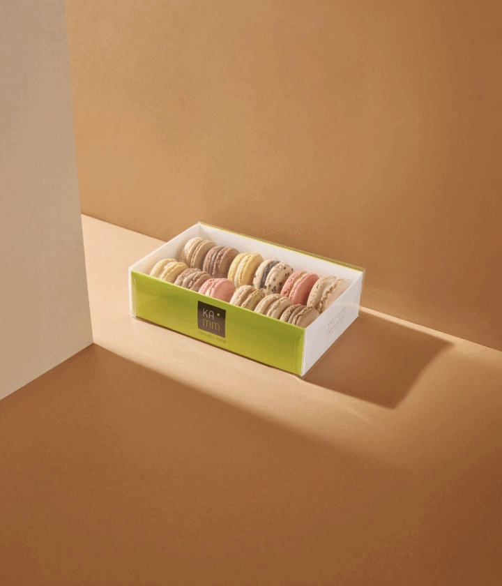 Boîte à macarons personnalisable, avec impression sur mesure – présentation élégante de macarons en coffret.
