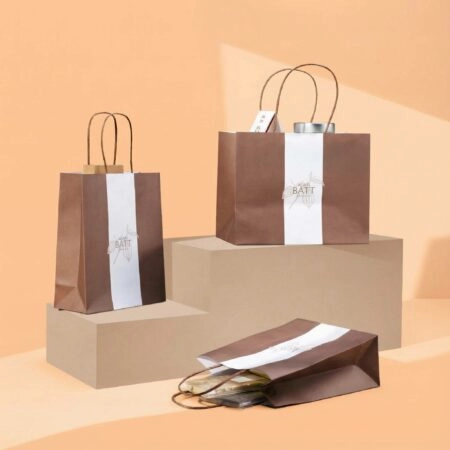Sac en papier personnalisé avec poignée ficelle, idéal pour le conditionnement de chocolats, confiseries, produits salés ou sucrés, avec logo et visuel de marque imprimés.
