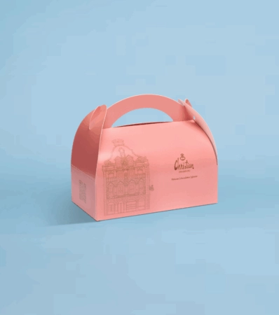 Boîte pâtissière personnalisée avec poignée pour un transport sécurisé de vos créations sucrées.