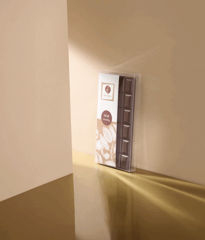 Emballage tablette transparent personnalisable pour chocolats, avec finitions haut de gamme et impressions sur mesure.