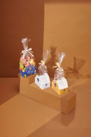 Sachet SOS personnalisé avec logo et design sur mesure, utilisé pour emballer des créations sucrées.