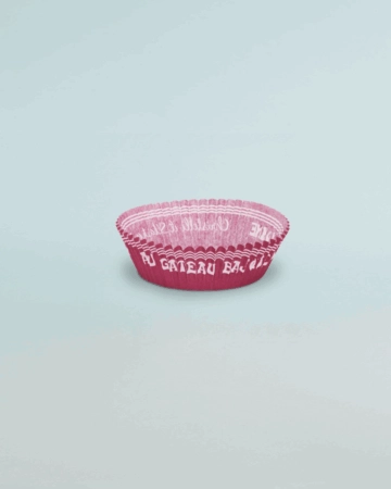 Caissette plissée personnalisée, idéale pour la présentation en vitrine de pâtisseries et gâteaux individuels, disponible en plusieurs tailles.