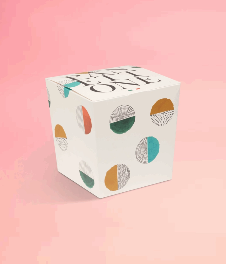 Boîte personnalisée pour panettone, idéale pour une présentation élégante de vos créations pâtissières, avec impression de logo et visuel de marque.