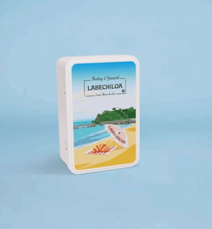 Boîte métal en forme de cœur personnalisée avec un design élégant, idéale pour emballer et valoriser des créations sucrées.