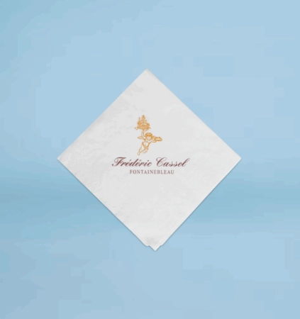 Serviette personnalisée avec logo, idéale pour les professionnels de la restauration, les événements ou la vente à emporter.