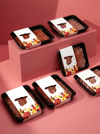 Barquette avec bague personnalisée, idéal pour le transport et la protection de préparations sucrées et salées en vente à emporter, en restauration rapide ou lors d’événements.