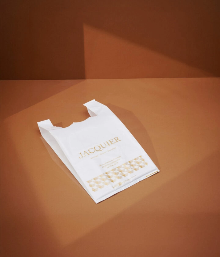 Sac bretelle personnalisé, idéal pour emballer et transporter des produits artisanaux sucrés ou salés, avec impression de logo et design de marque.