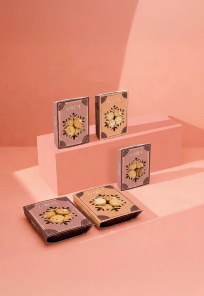 Barquette avec bague personnalisée, idéal pour le transport et la protection de préparations sucrées et salées en vente à emporter, en restauration rapide ou lors d’événements.