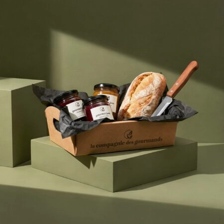 Corbeille personnalisée pour paniers garnis et cadeaux alimentaires, conçue pour regrouper et présenter plusieurs produits alimentaires dans un emballage pratique, solide et adapté aux assortiments.