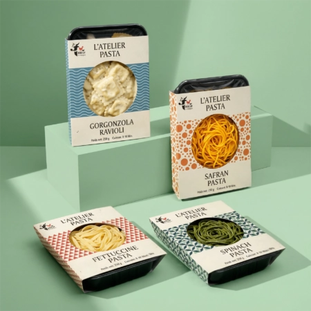 Barquette avec bague personnalisée, idéal pour le transport et la protection de préparations sucrées et salées en vente à emporter, en restauration rapide ou lors d’événements.