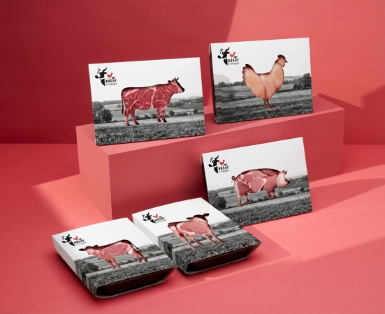 Barquette avec bague personnalisée, idéal pour le transport et la protection de préparations sucrées et salées en vente à emporter, en restauration rapide ou lors d’événements.